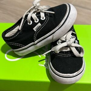 Toddler classic lace up Vans